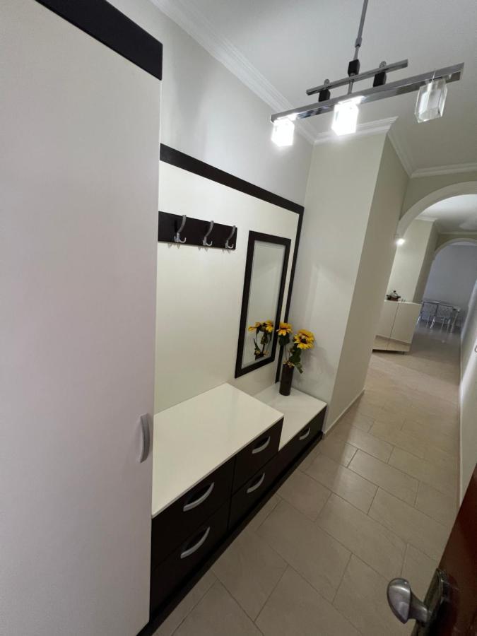 Marina House Appartement Vlorë Buitenkant foto